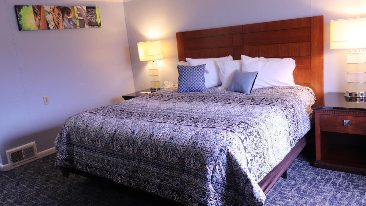 Copper Lantern Motor Lodge West Brookfield エクステリア 写真