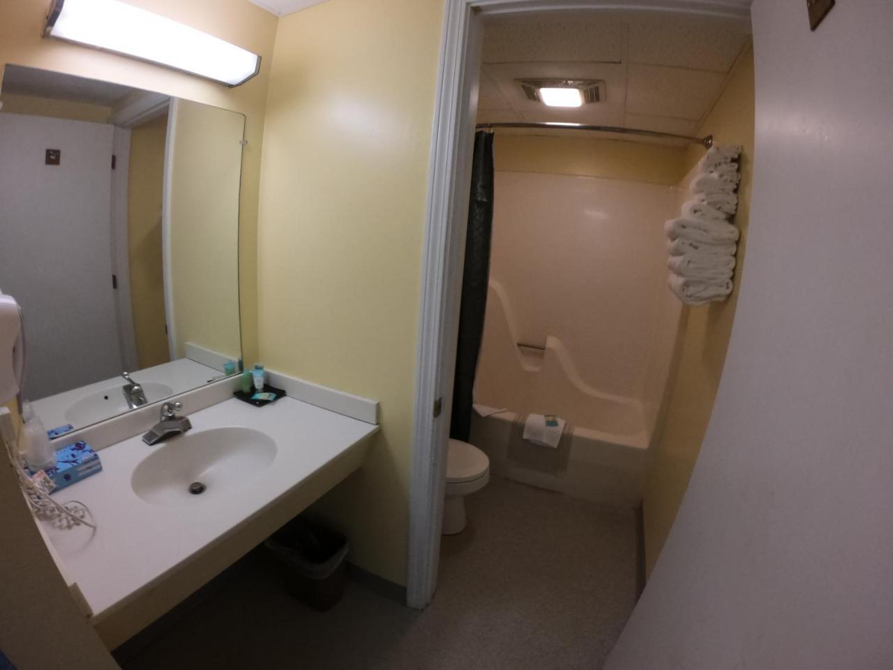 Copper Lantern Motor Lodge West Brookfield エクステリア 写真